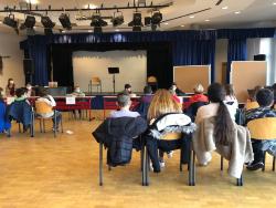 Spannungsvolle Stimmung in der Aula Spannungsvolle Stimmung in der Aula